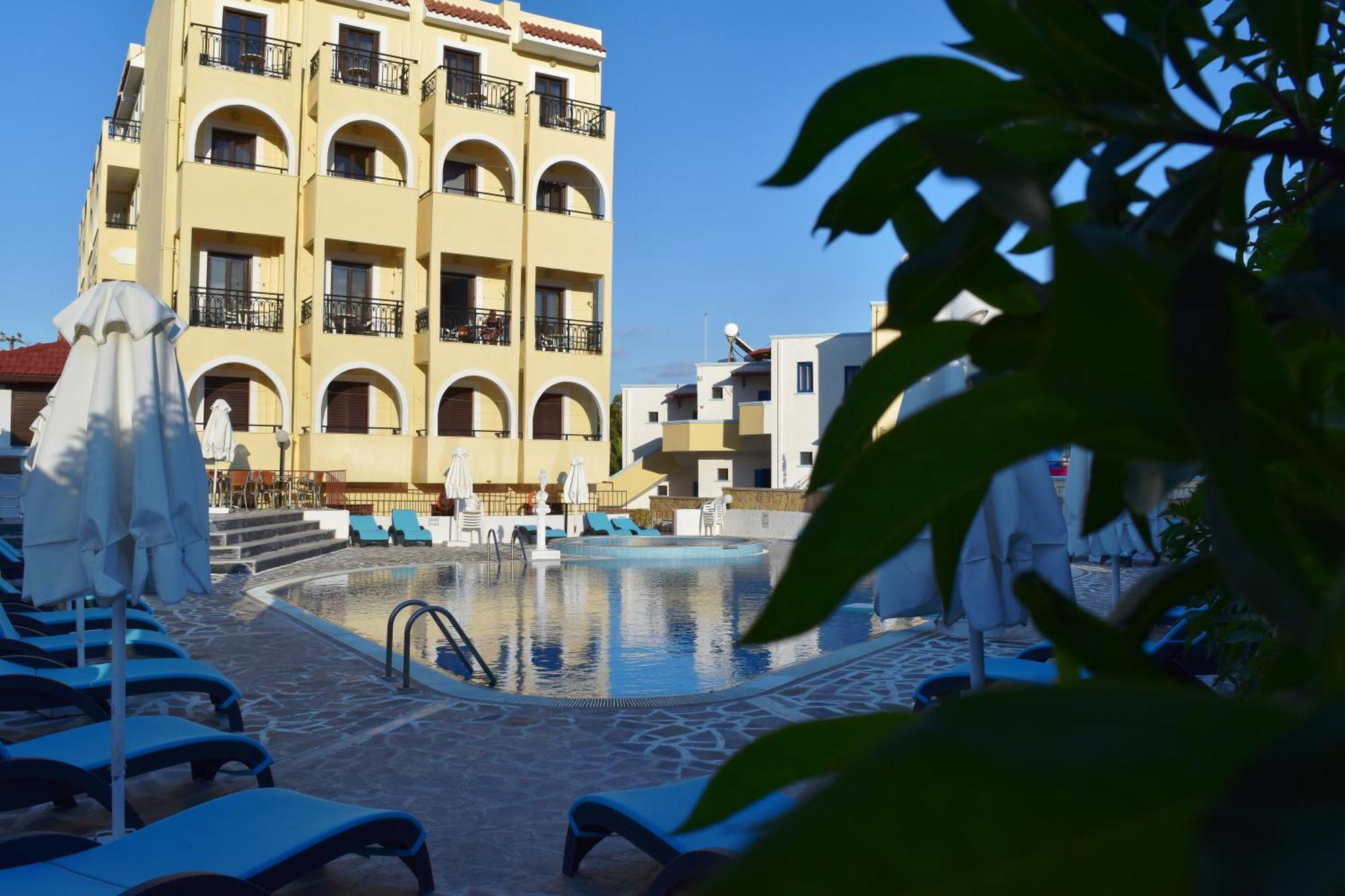 Blue Bay Hotel Karpathos Esterno foto