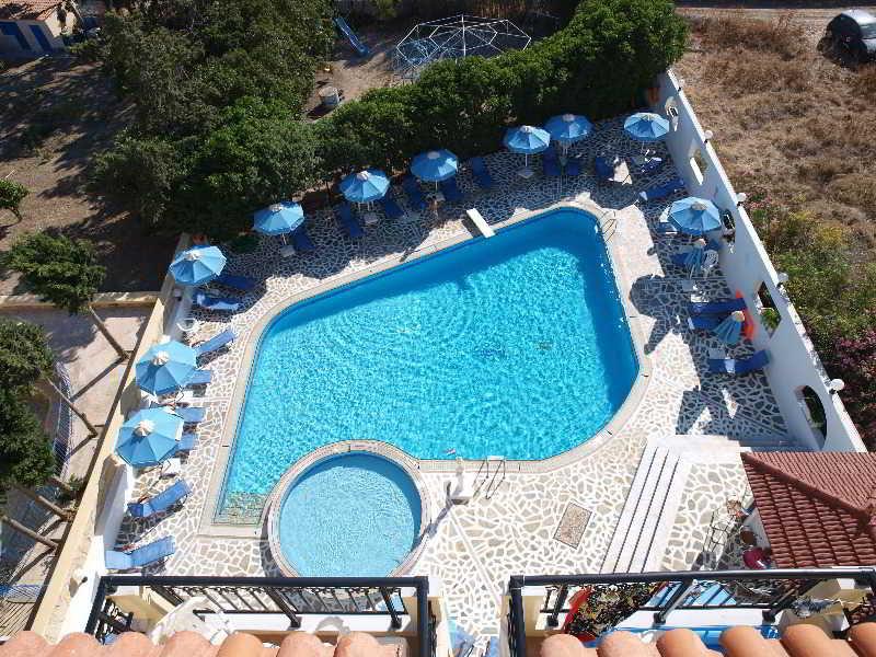 Blue Bay Hotel Karpathos Esterno foto